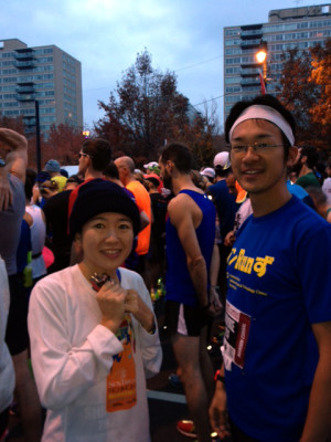 Shinobu Kusakabe and Daisuke Ogata share a quiet moment waiting at the start of the 2013 Philadelphia Marathon